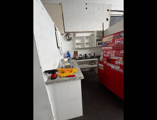 325M² BUILDING TO LET IN PAARDEN EILAND